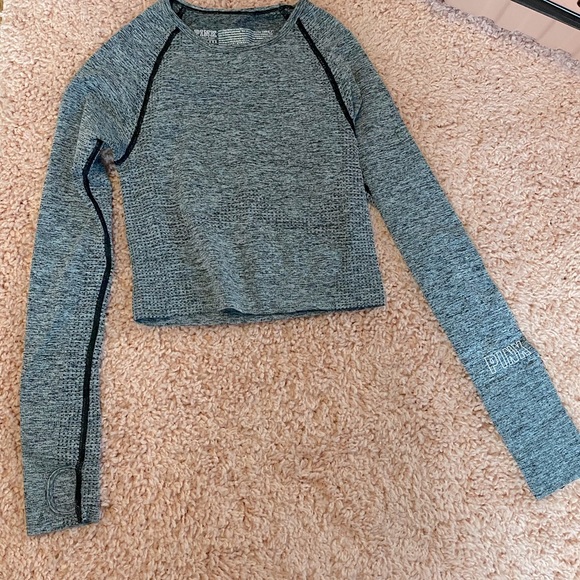 athletic top! - Picture 1 of 3